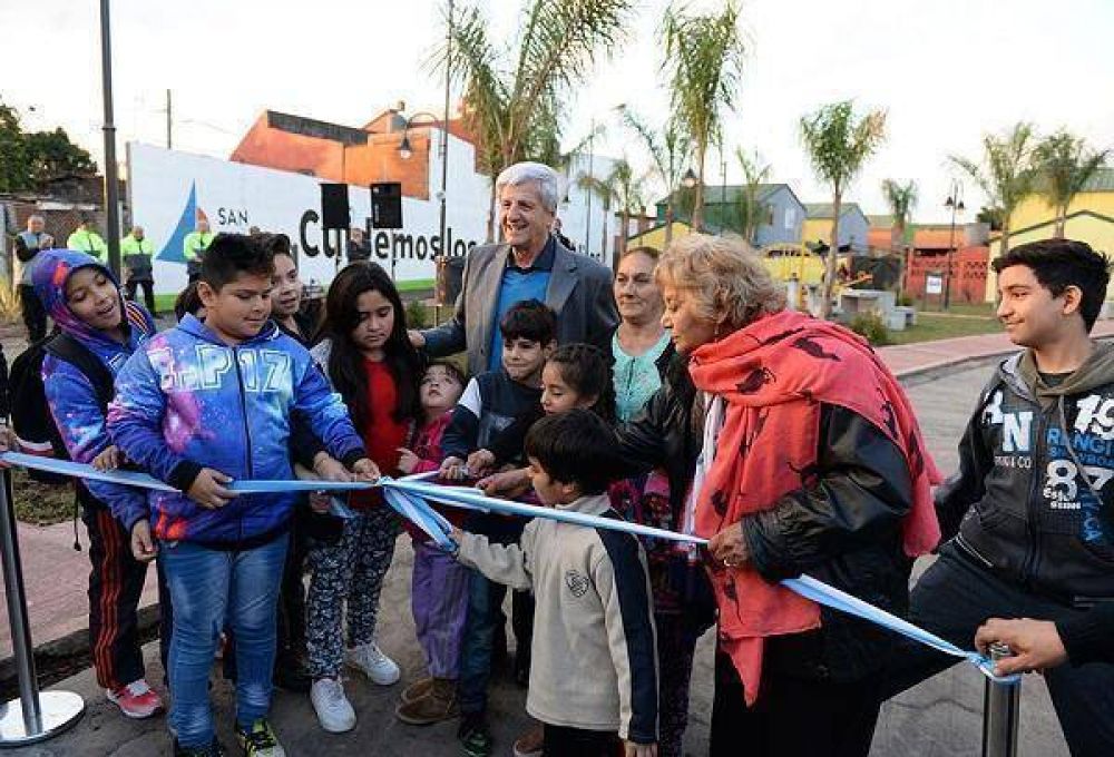 Andreotti inaugur� la plaza �El Pueblito� en San Fernando