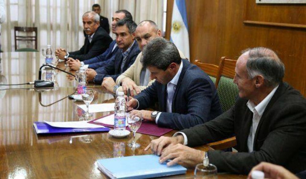 Agua potable en la Difunta Correa y cloacas para Rivadavia y Capital