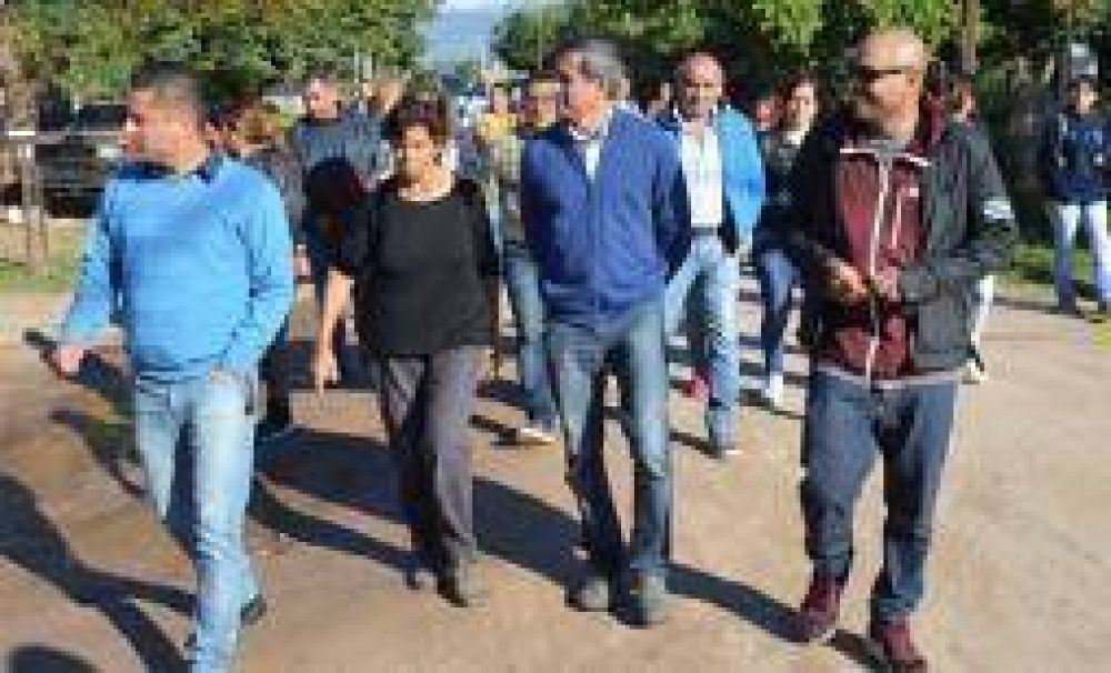 Paredes: �Volvi� la d�diva. Pan para hoy, hambre para ma�ana�