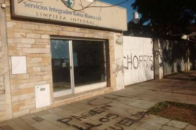 Empleados de Servicios Integrados acamparon frente a las instalaciones de la empresa