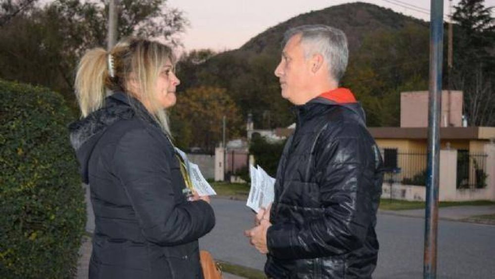 Avil�s visita los barrios para anunciar obras y escuchar a los vecinos