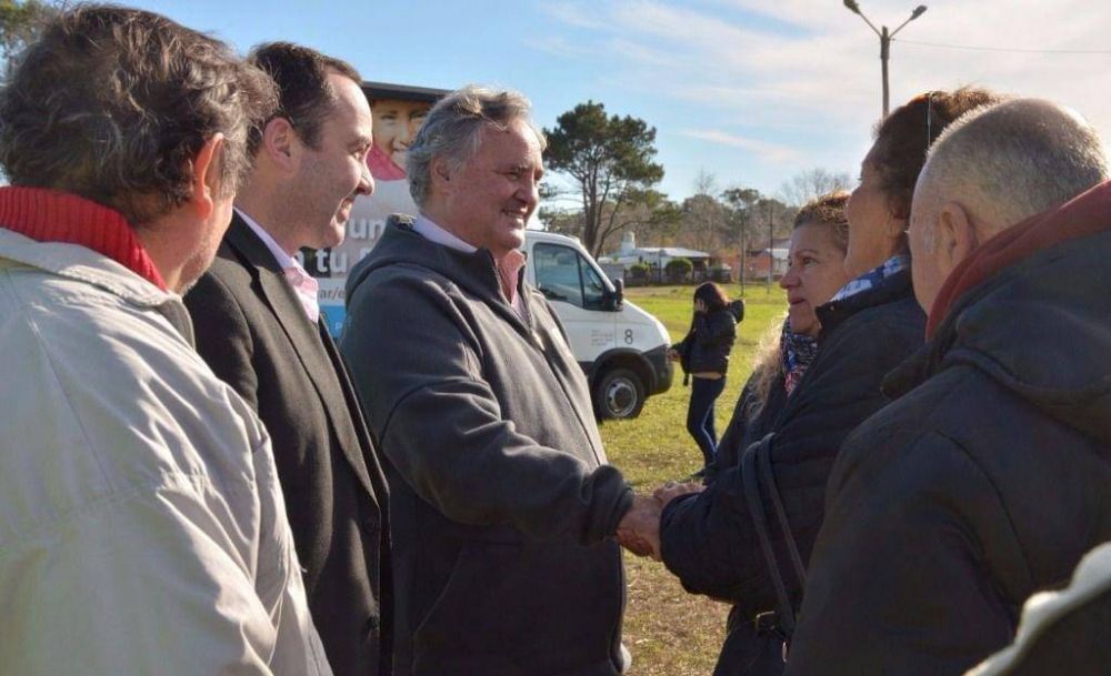 De la Torre y Fiorini recorrieron el barrio Felix U. Camet
