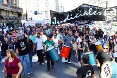 Sin acuerdo con el gremio, la Provincia otorg� un adelanto salarial del 10% a los judiciales