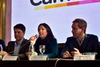 Intendentes de Cambiemos le reclamaron a Stanley por los planes sociales de la oposici�n