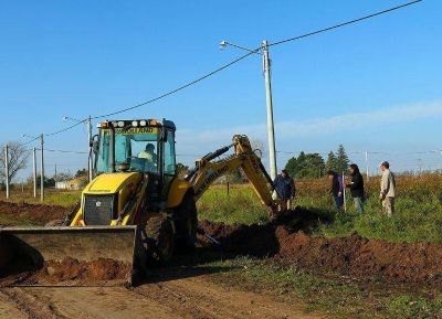 Ampliaci�n de la red de agua en los barrios 12 de octubre y Parodi