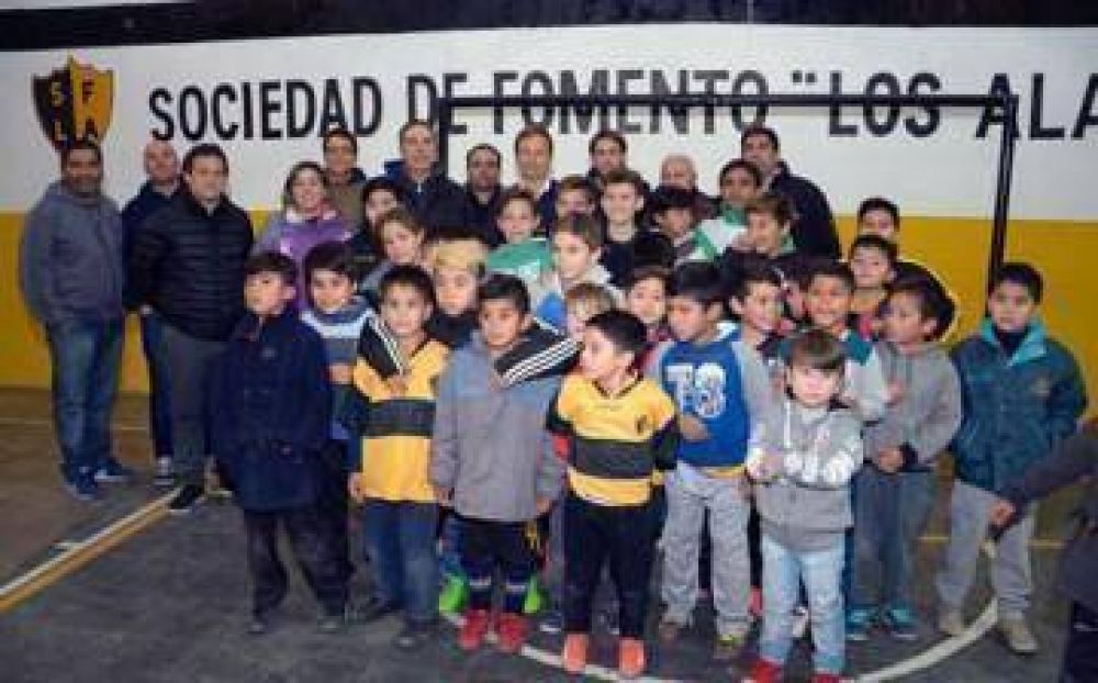 Cascallares inaugur� obras en la sociedad de fomento �Los �lamos� de Longchamps