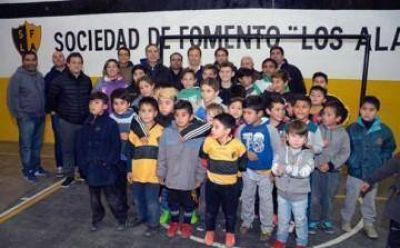 Cascallares inaugur� obras en la sociedad de fomento �Los �lamos� de Longchamps