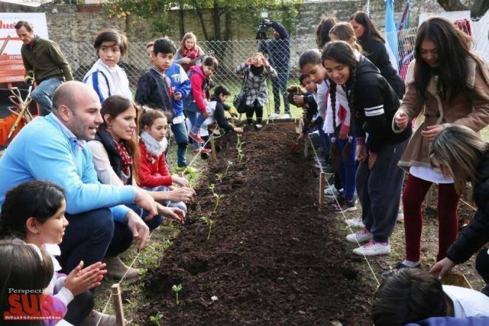 Molina inaugur� la primera huerta educativa demostrativa municipal