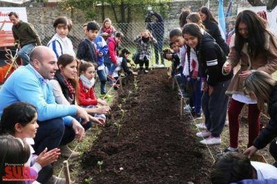 Molina inaugur� la primera huerta educativa demostrativa municipal