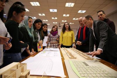 Alumnos compartieron con Mart�n un proyecto urban�stico para Lomas