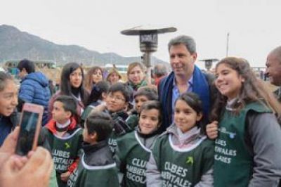 U�ac destac� el desaf�o de diversificar la econom�a cuidando el ambiente