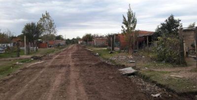 Obras P�blicas y vecinos comenzaron con la conexi�n de agua para el barrio El Argentino