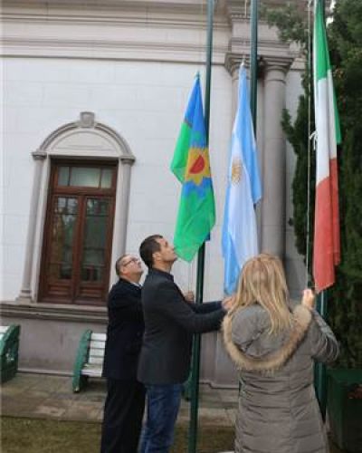 Bucca particip� de la celebraci�n por el D�a de la Rep�blica