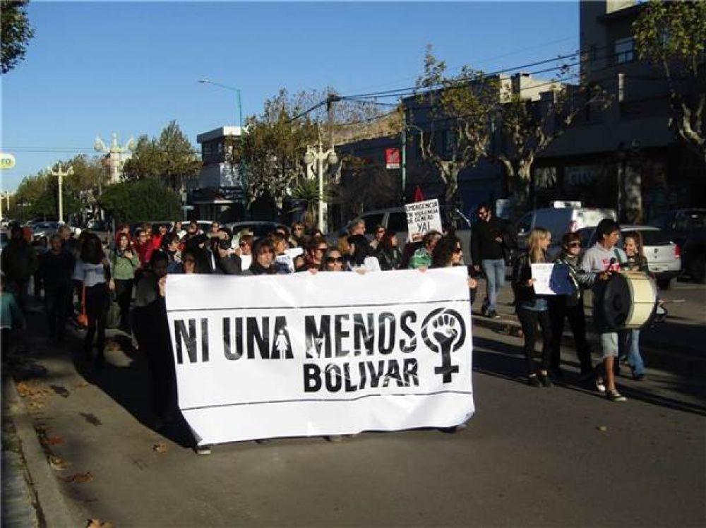 Bol�var aport� sus voces al grito nacional de Ni Una Menos