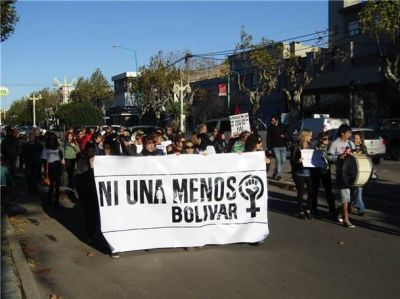 Bol�var aport� sus voces al grito nacional de Ni Una Menos