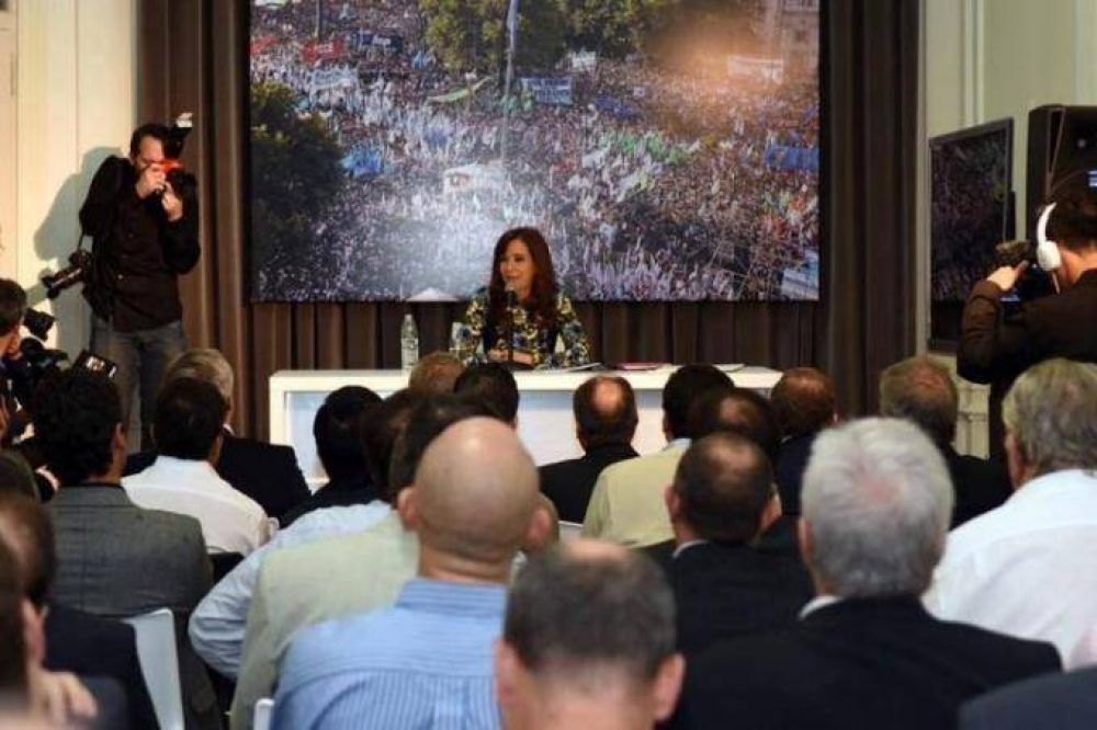 Otro d�a de cumbres y clamores para Cristina Kirchner y el peronismo bonaerense