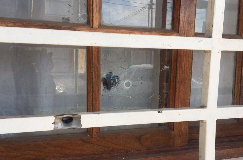Dispararon 33 balazos contra la casa de un sindicalista platense