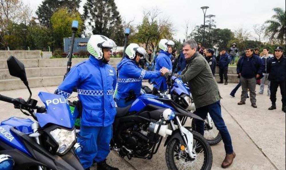 Zabaleta entreg� 10 nuevas motos a la Polic�a Local