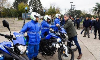 Zabaleta entreg� 10 nuevas motos a la Polic�a Local