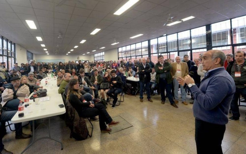 El radicalismo apura los tiempos y define las cabezas de la campa�a provincial