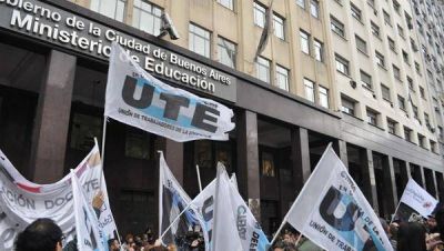 Docentes porte�os presentan proyecto para restringir le ingreso policial a las escuelas