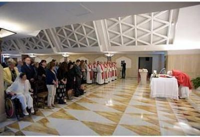 Papa: Hacer obras de misericordia es compartir y arriesgarse