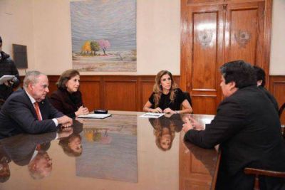 La Gobernadora recibi� al Ing. Francisco Aparicio Izquierdo especialista espa�ol