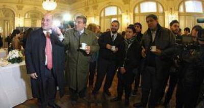 Manzur:�Valoramos mucho lo que hacen los periodistas de Tucum�n�