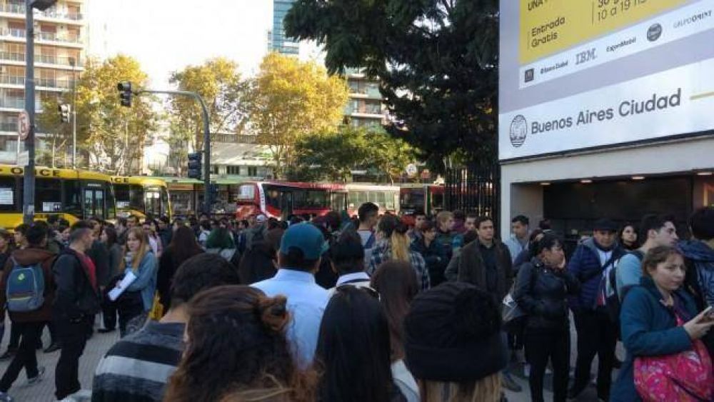 Mujeres de la zona sur, m�s desocupadas y m�s precarizadas