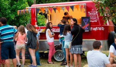 Azcona: �Vamos camino a incluir, regular y ampliar la oferta de food trucks�
