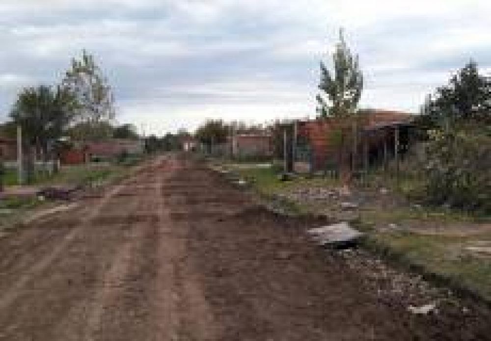 Obras P�blicas y vecinos comenzaron con la conexi�n de agua para el barrio El Argentino