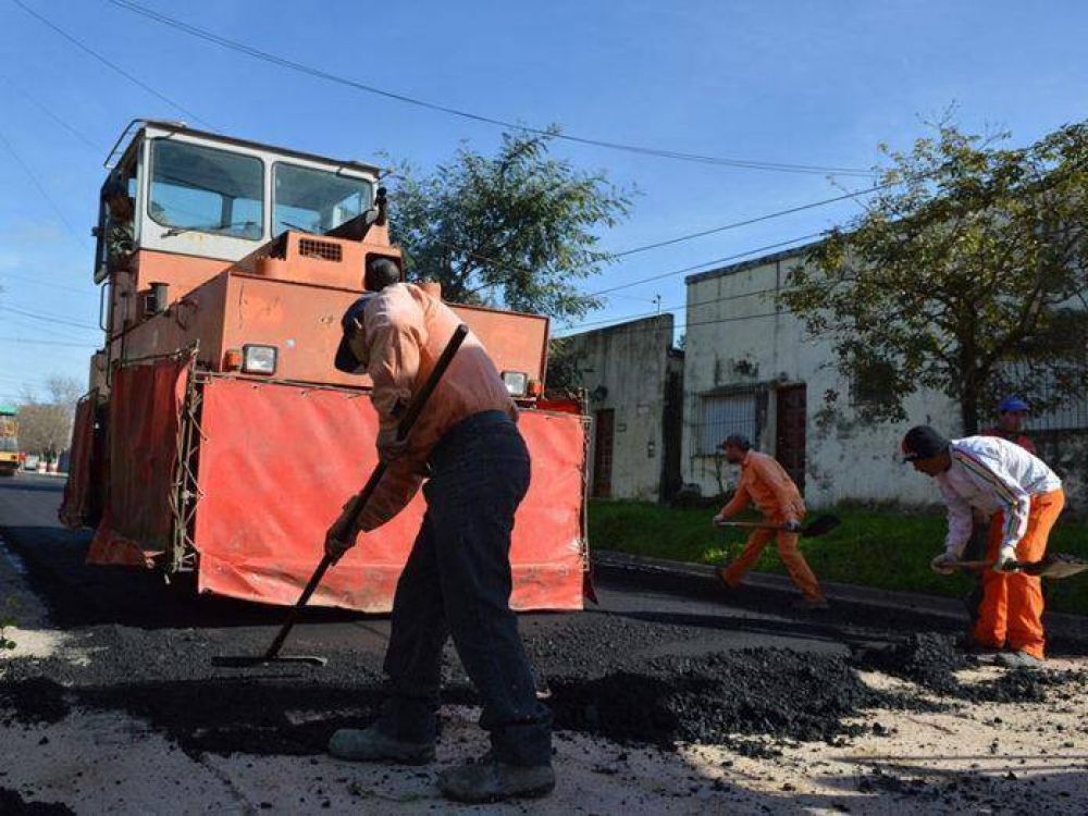 Siguen los trabajos de pavimentaci�n en la ciudad