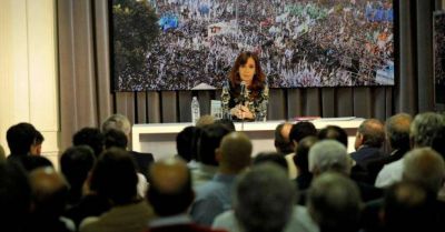 Cumbre de intendentes K confirma candidatura de Cristina: 