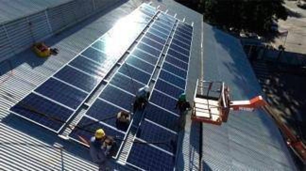 Se inauguraron dos paneles fotovoltaicos que producirn energa elctrica