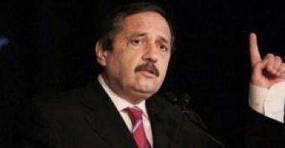 Alfons�n le critico a la UCR 