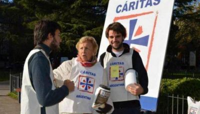 Mons. Tissera anim� a colaborar con C�ritas