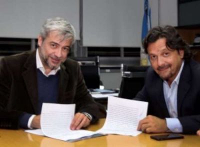  Pavimento para diversos barrios: el convenio que firm� S�enz en Buenos Aires