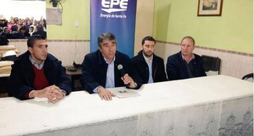 La EPE renueva el tendido el�ctrico en barrios de Santa Fe