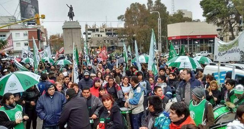 Una marcha contra Quiroga y Gutirrez tras la violencia