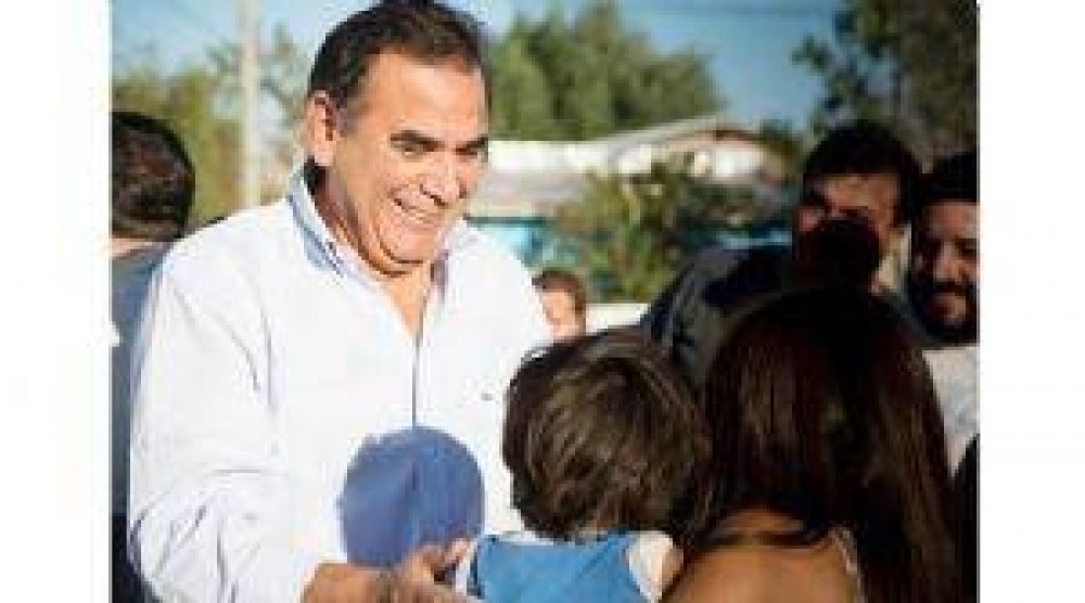 Molina, sobre Pascual: �Le falta la foto con Macri�