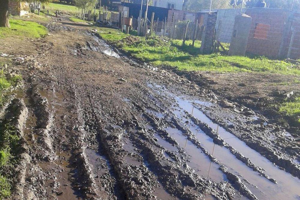 Arroyo solicit� a Provincia m�s granza y maquinaria para reparar las calles