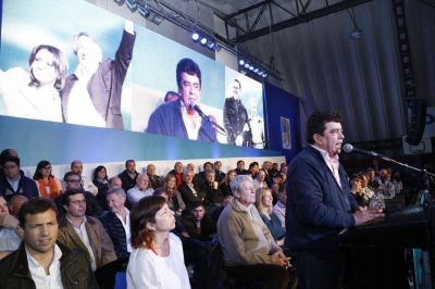 Arrinconado, el presidente del PJ pide unidad para salvar el partido