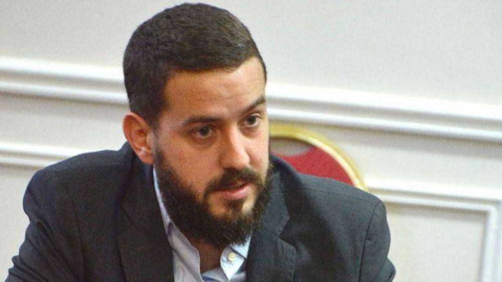 Ministro de Econom�a dice que ahora tiene menos fondos para sueldos por descuentos sorpresivos de Naci�n