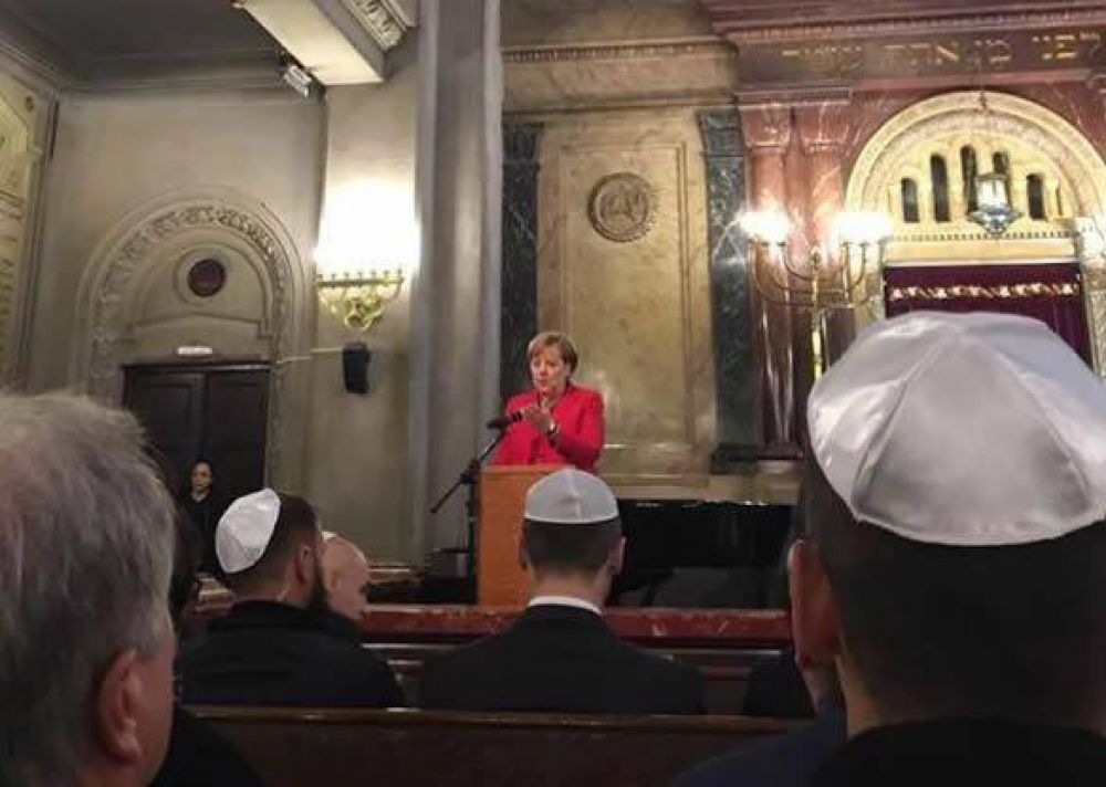 Merkel: ''Debemos luchar contra el antisemitismo donde se presente''