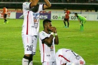 Un equipo y tres religiones que celebran el mismo gol