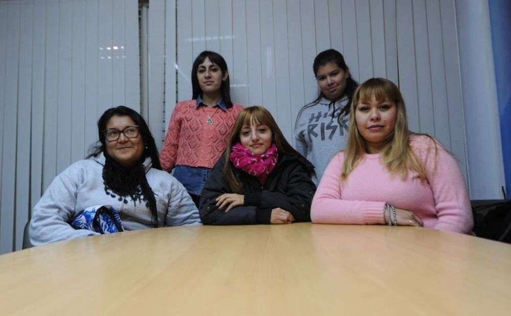 Desempleo joven en La Plata: Cada vez mayor, m�s femenino y m�s pobre
