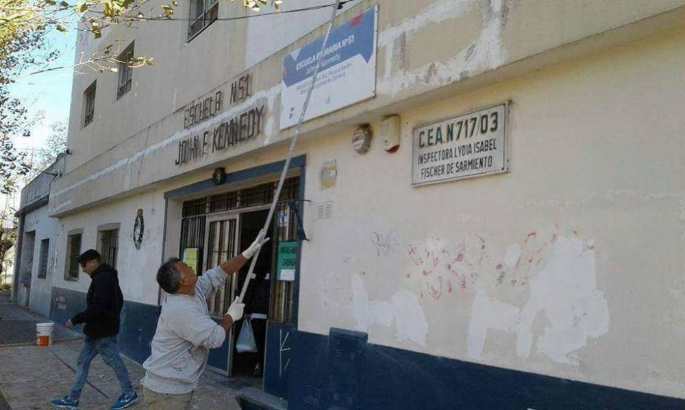 Lomas: contin�an las obras en las escuelas de distintos barrios