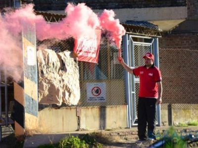 Trabajadores de Germa�z protestaron en la puerta de la fabrica