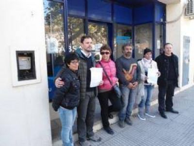 Un fallo judicial ordena a ABSA no cobrar por el servicio y entregar agua envasada en Chivilcoy