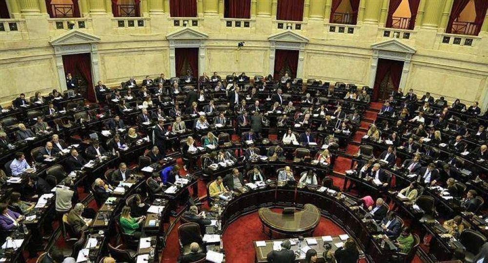El kirchnerismo insiste en la unidad y convoca a los bloques legislativos